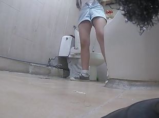 Korean Girl Pooping