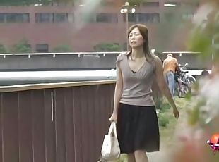 Asian babe wearing no panties gets street sharked in a park.