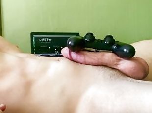 Using My Controller as a Vibrator Makes Me Moan and Cum Hands-Free ????