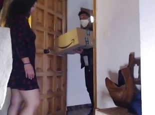 Blowjob to Amazon Delvivery Guy Surprise Motherfuck