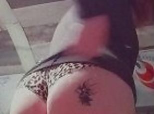Sexy Lady bent over has nice plump ass