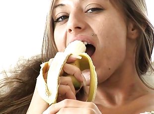 Private Show with Dominika C aka Daytona x masturbation with banana