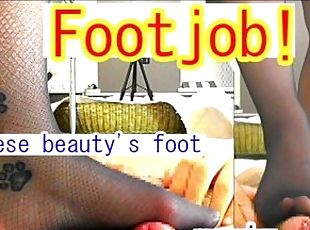 Footjob! Japanese beauty's black stocking is trampling on the penis!